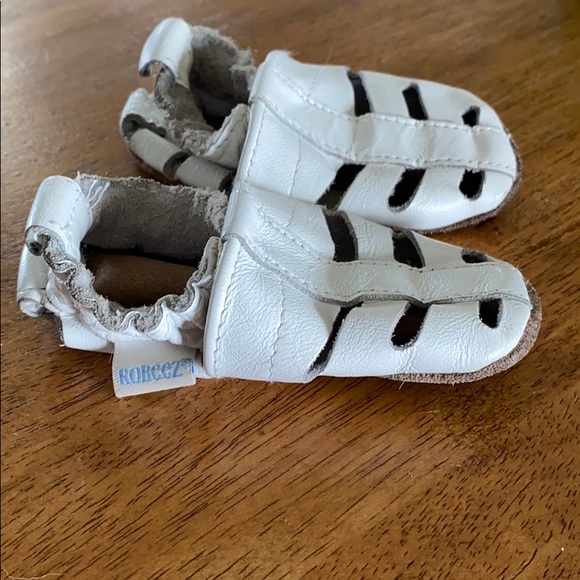 3/$20 robeez - Picture 2 of 4